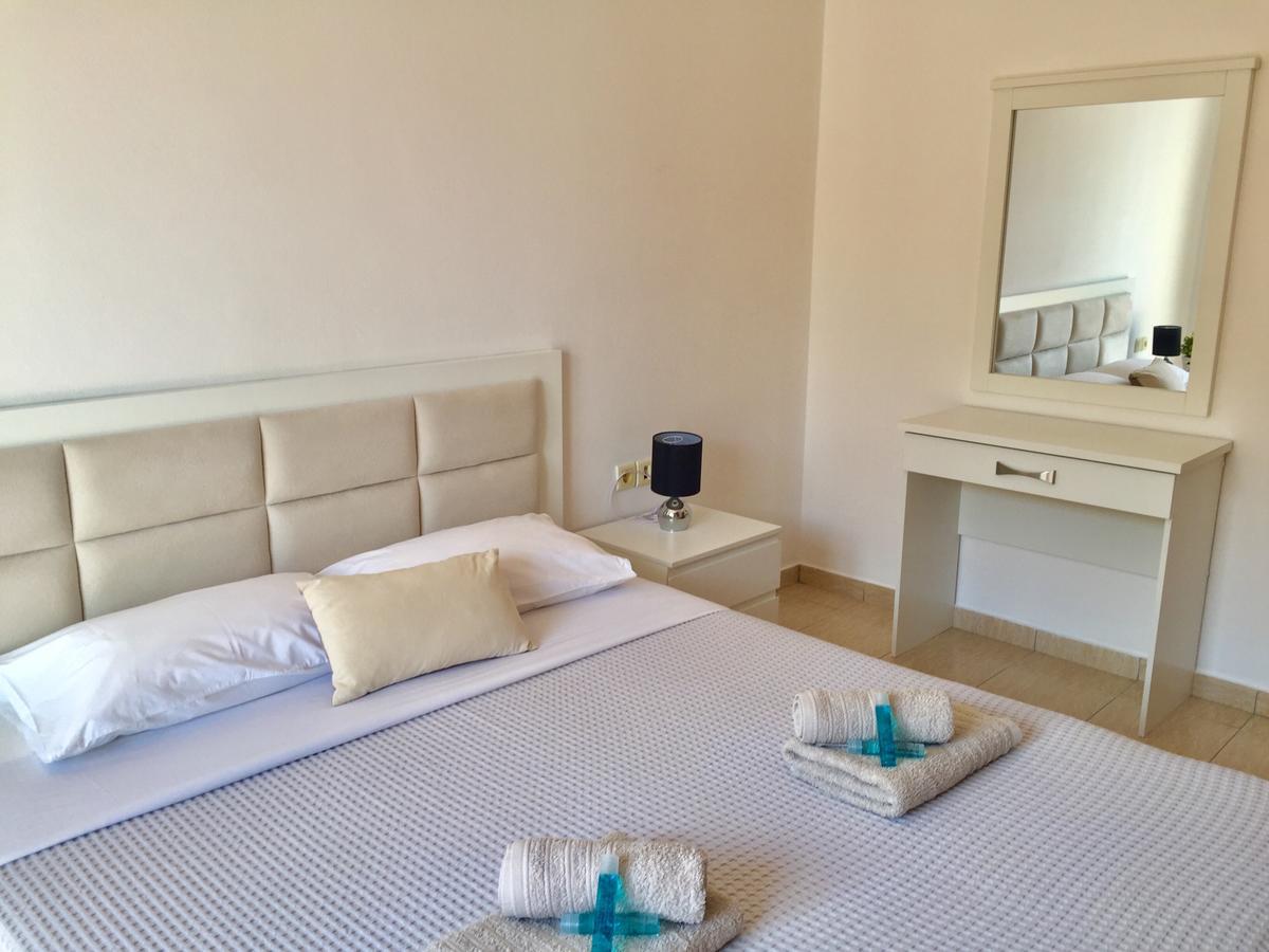 Sea And Sky Apartments Sarandë Exterior foto